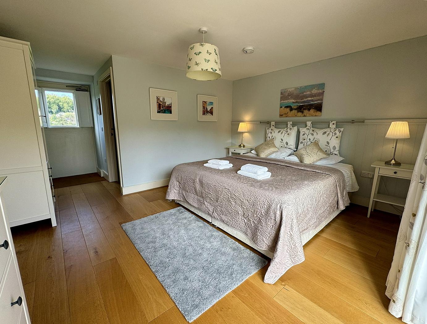 Holiday Cottage Bath on New Leaf Farm - The Hay Barn7