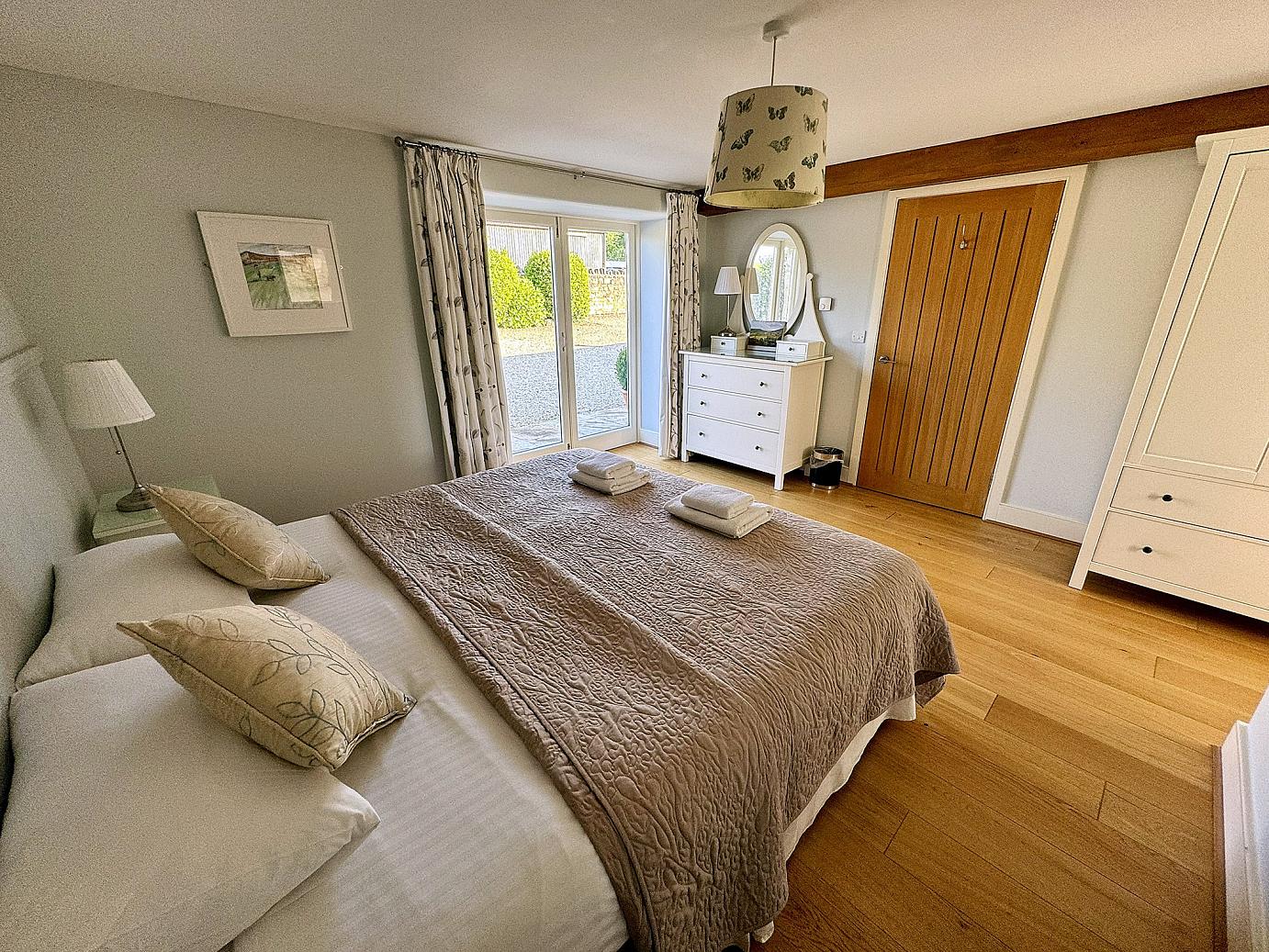 Holiday Cottage Bath on New Leaf Farm - The Hay Barn8