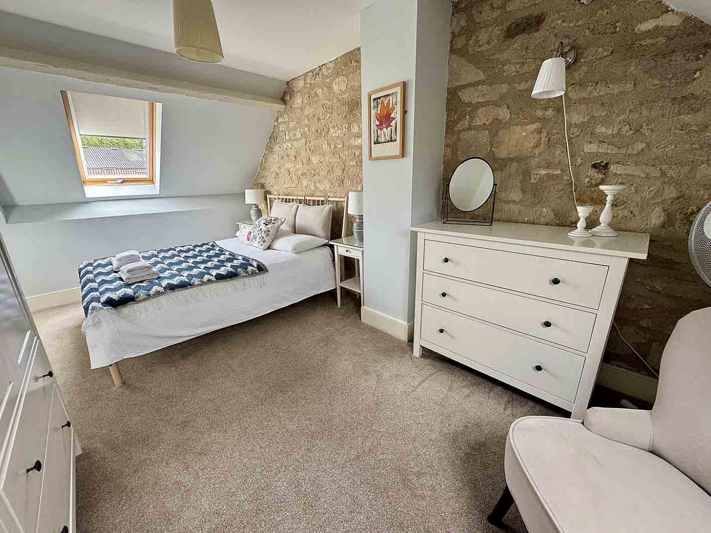 Holiday Cottage Bath on New Leaf Farm - The Hay Barn9
